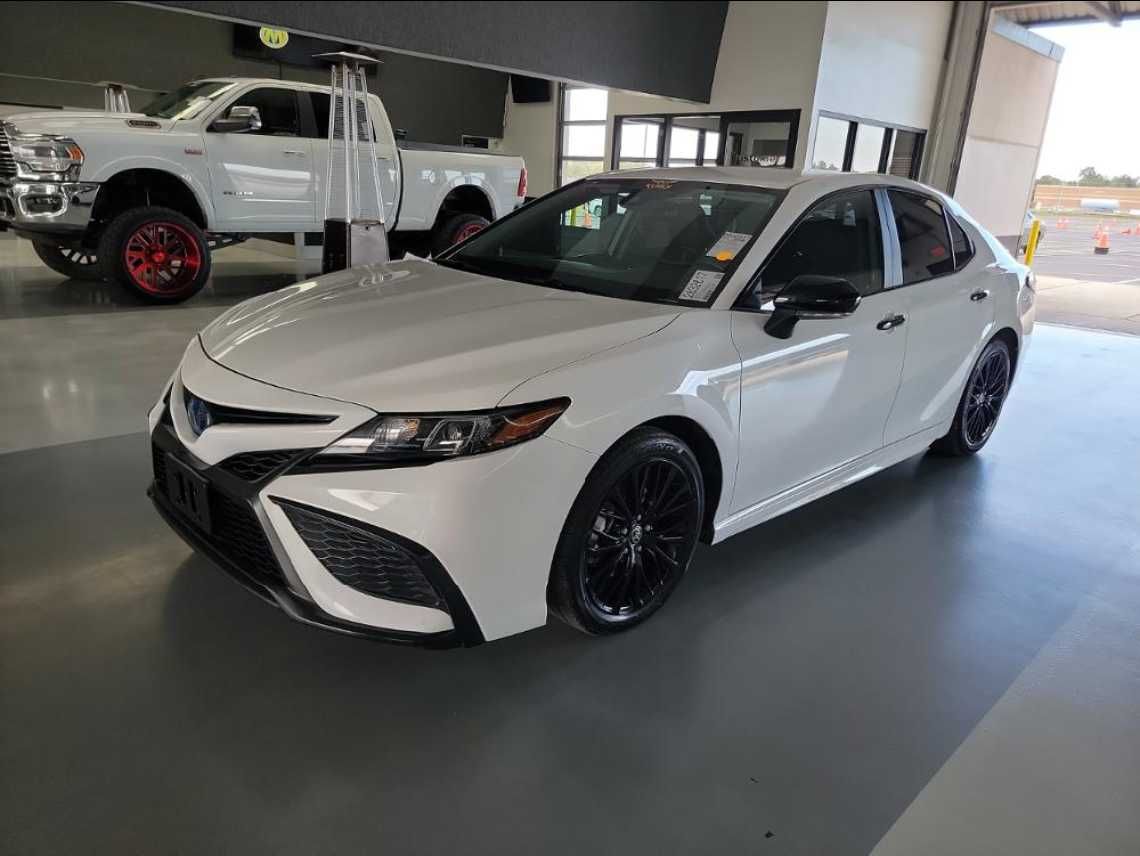 2022 Toyota Camry HYBRID SE