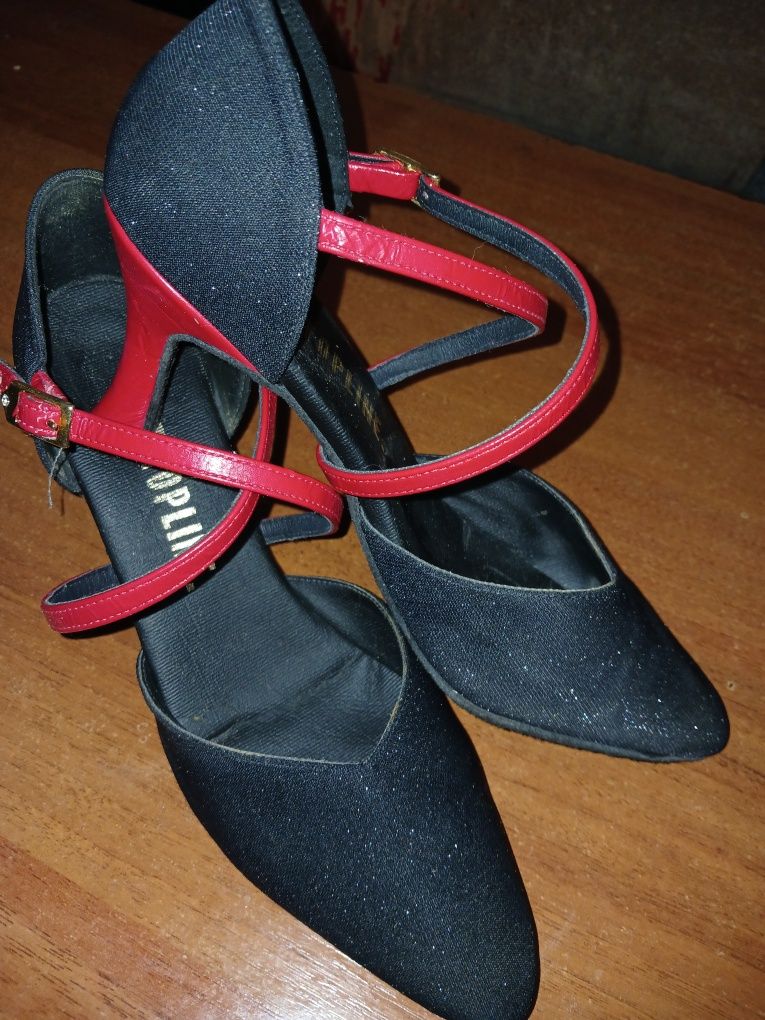 Продам туфлі для бальних танців.