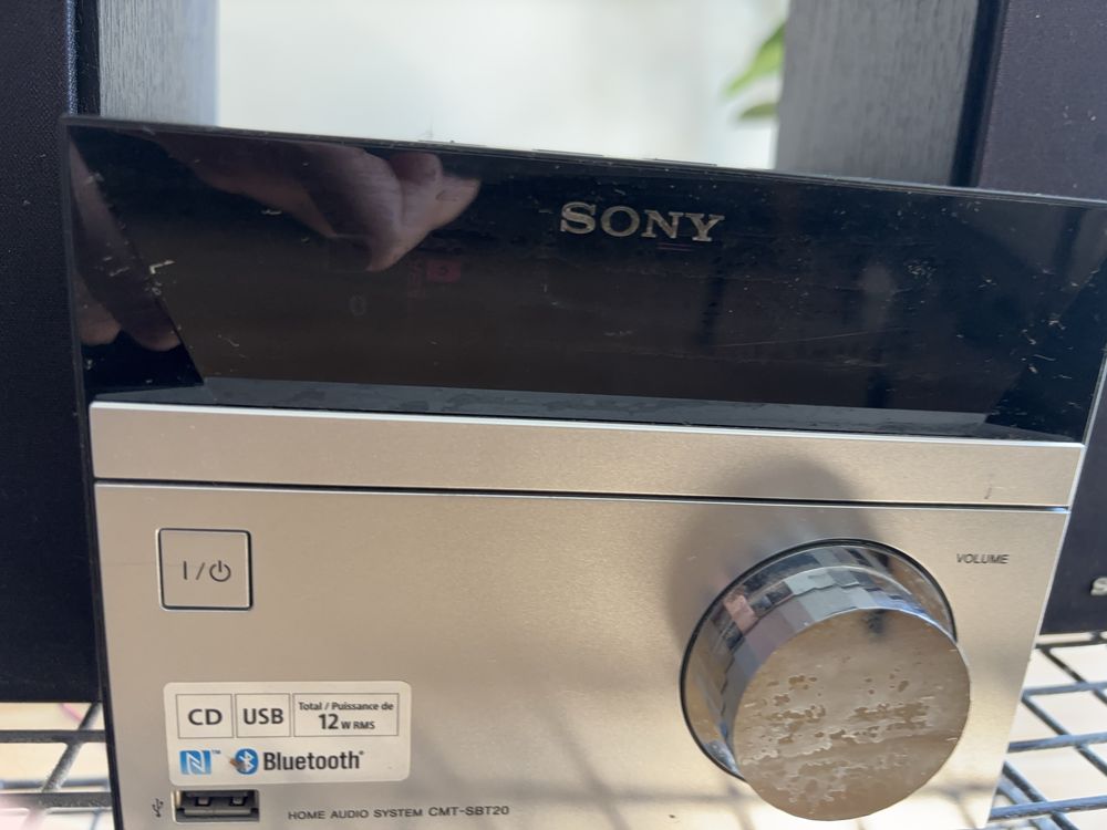 Sprzęt grający Sony z głośnikami