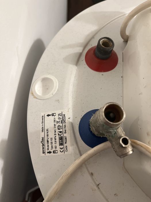 Termoacumulador avariado/estragado