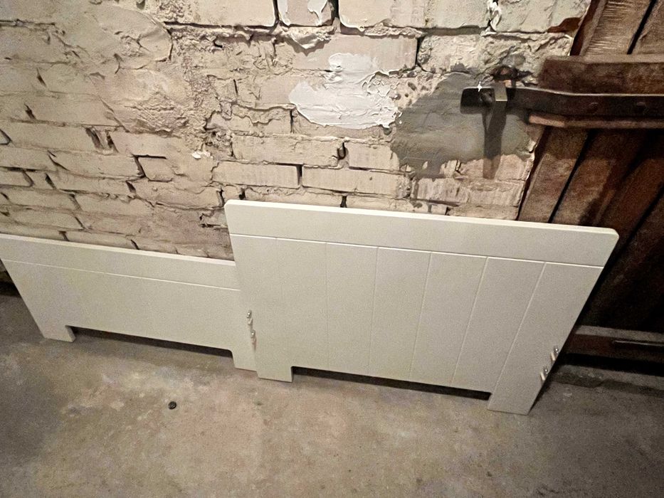 Białe Łóżko 90x200, z pojemnikiem na kółkach oraz materacem