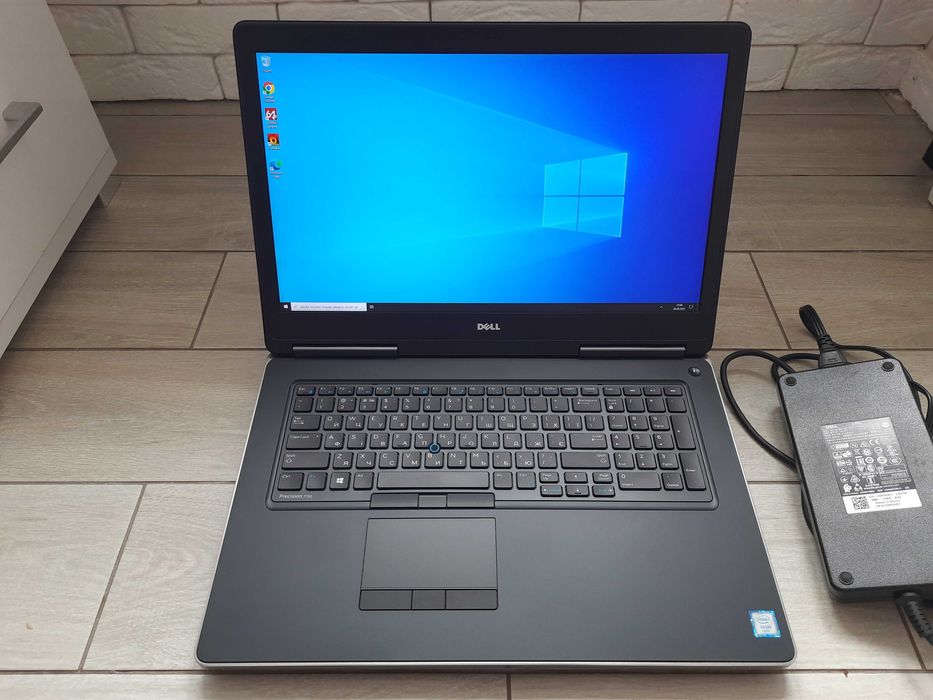 Dell 7720 IPS Xeon-1505m v6 16 Gb SSD+HDD Nvidia p4000 8Gb, бат 5 год