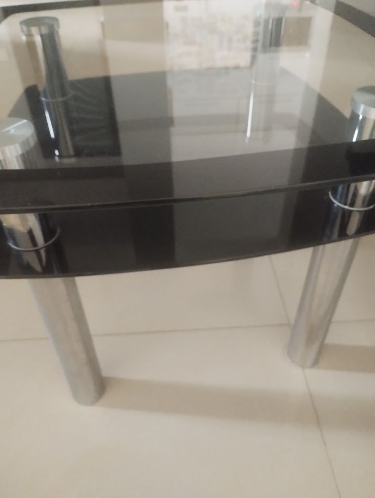 Szklany stolik czarny