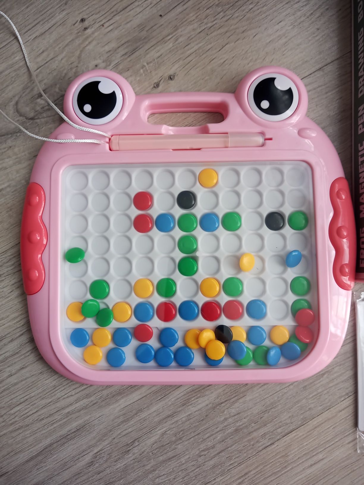 Tablica magnetyczna mozaika zabka rozowa
