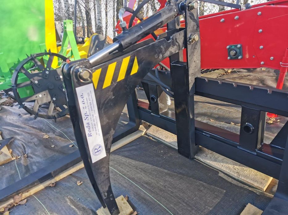 Chwytak do drewna na ramkę paleciaka z siłownikiem