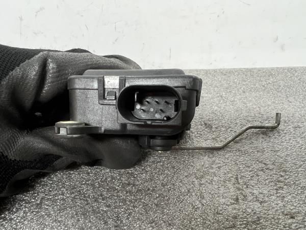 Motor da comporta da sofagem AUDI A6 (4B2, C5)