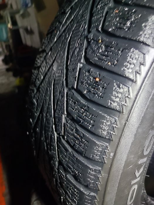 Продам зимову гуму 265/60/18 nokian hakkapelitta
