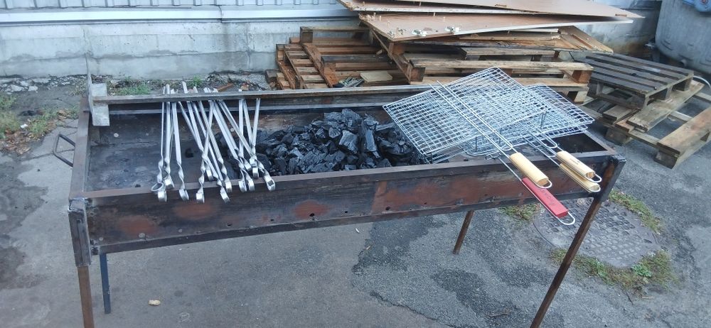 Оренда  мангалу 1,5м +20 шампурів, 4 решітки.