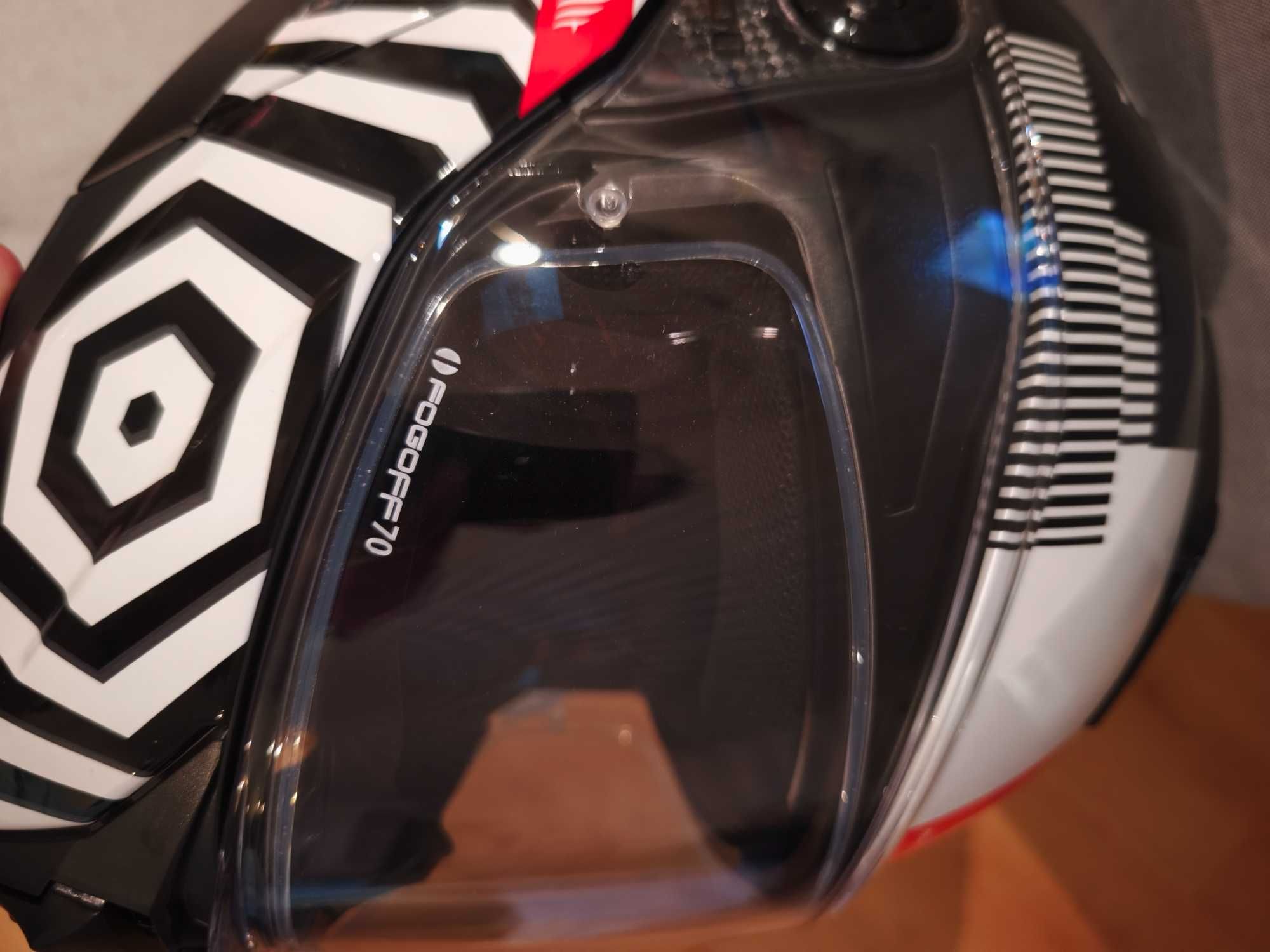 Capacete modelar MT atom 2 stranger, tamanho L, com 1 semana de uso