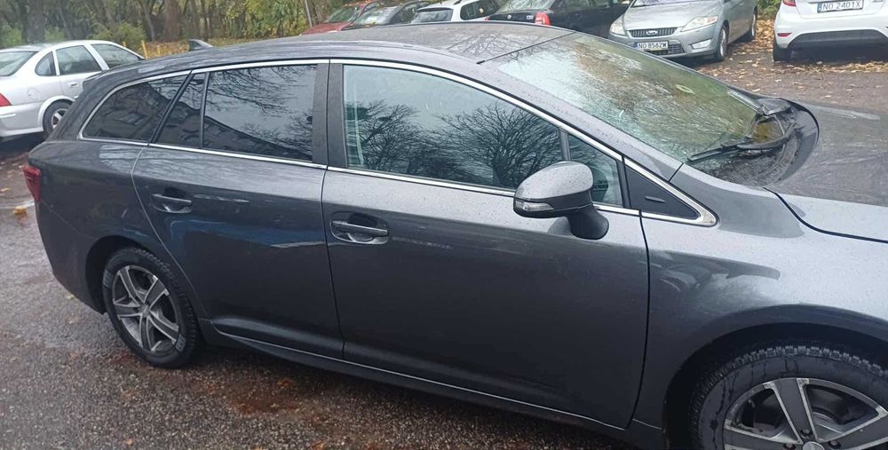 Toyota Avensis t27 1.8 benzyna 141 tys Polski Salon