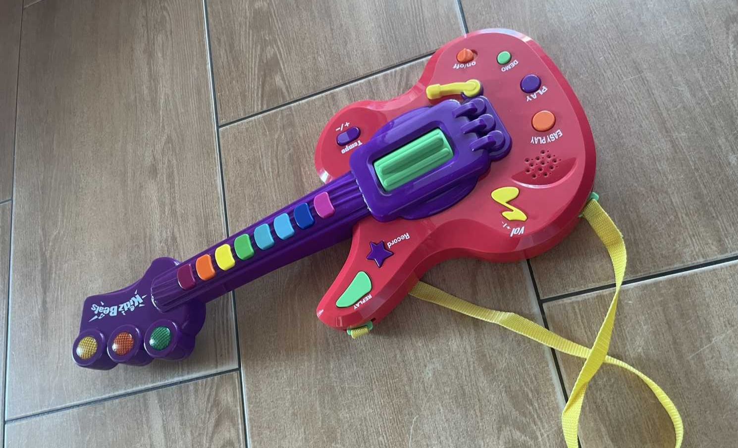 Kidz Beats zabawkowa grająca i świecąca gitara dla dzieci