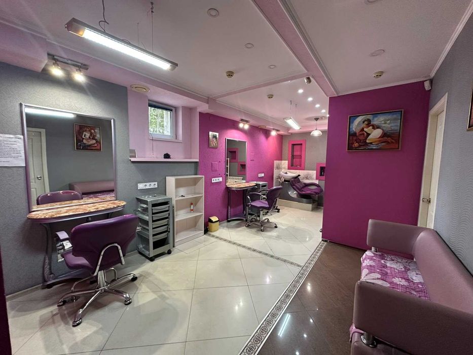 Салон краси з орендарями! Біля ж/д вокзалу, фасад на вул.Северинівську