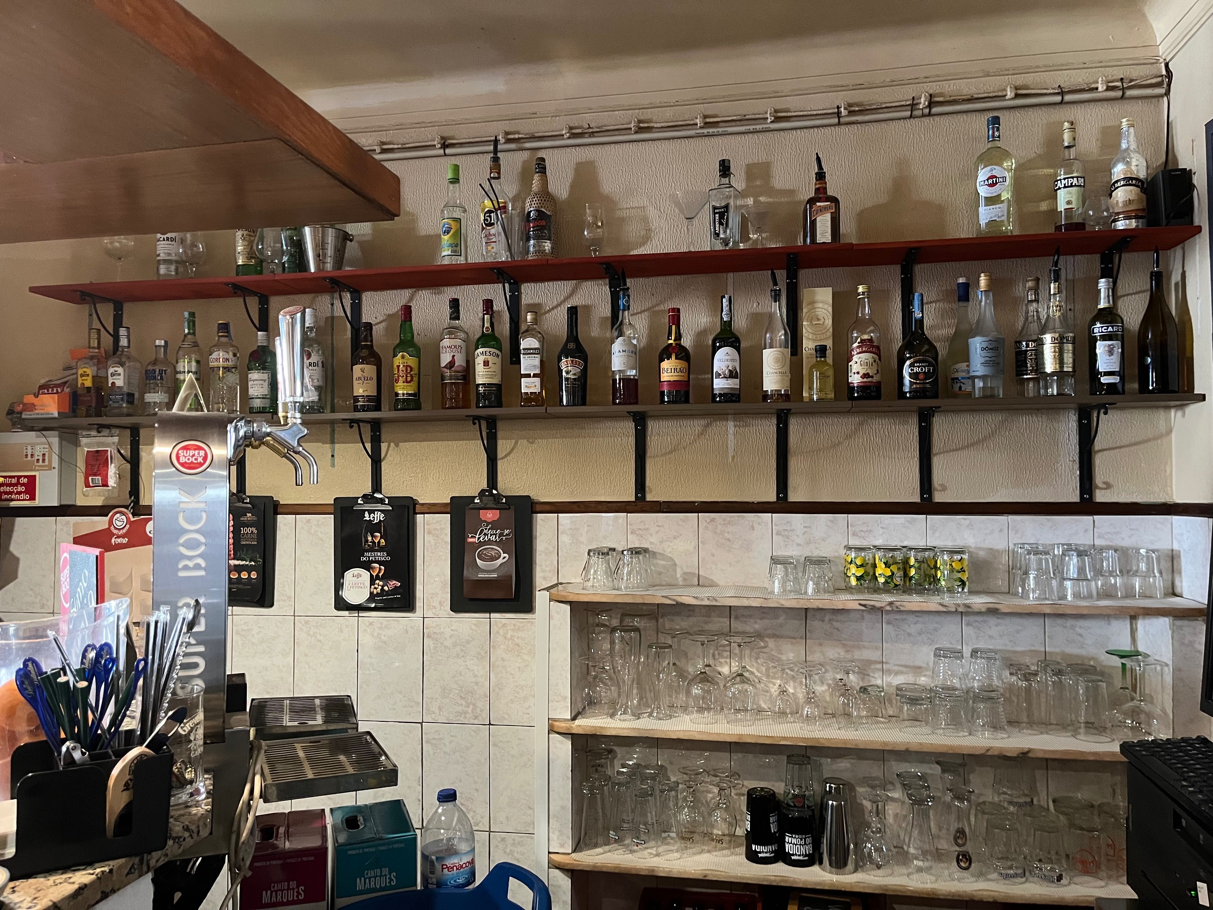Trespasse Café, Bar