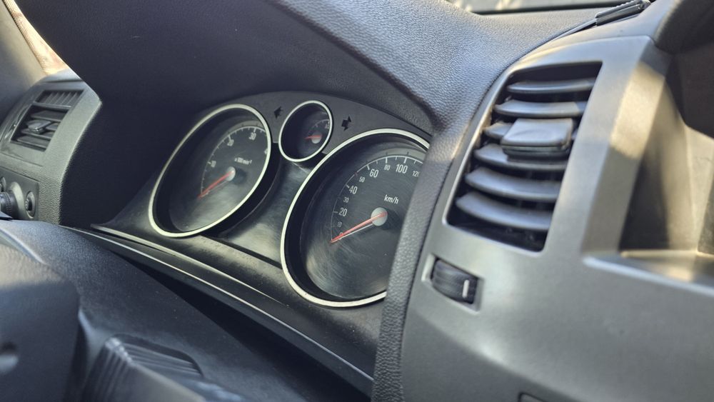 Opel Zafira B 1.9 CDTI Економна та простора сімейна

2

Машина