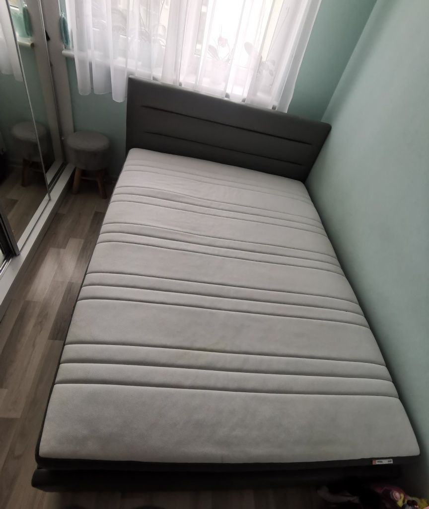 Łóżko tapicerowane 140x200 szare, z materacem Ikea VALEVAG