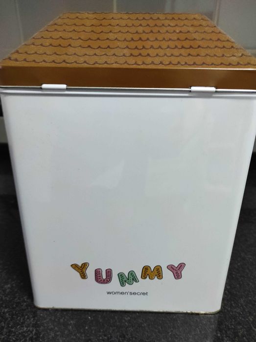 Caixa metal  formato casa bolachas