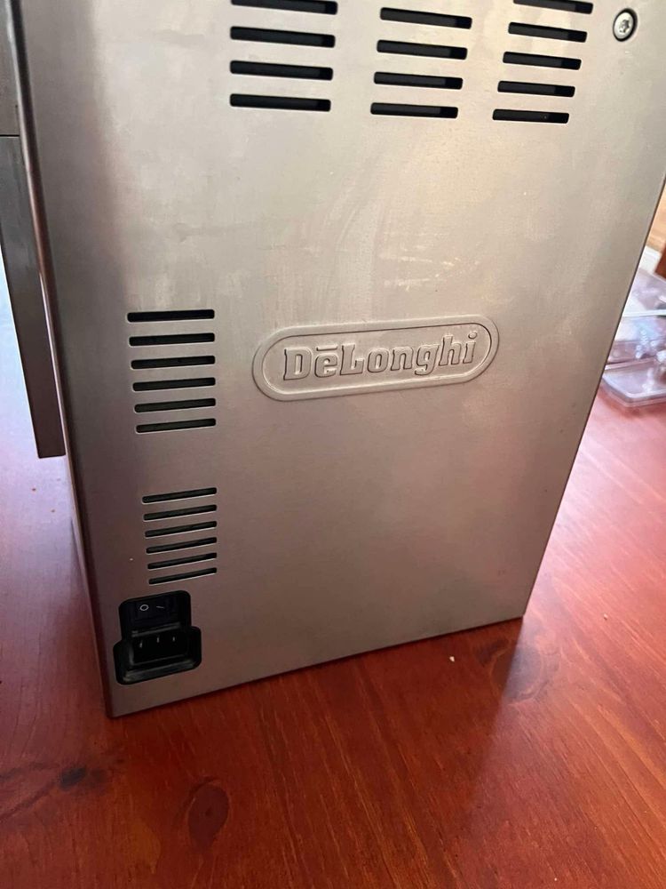Ekspres do kawy DeLonghi EC 850.M + spieniacz i podsjnik