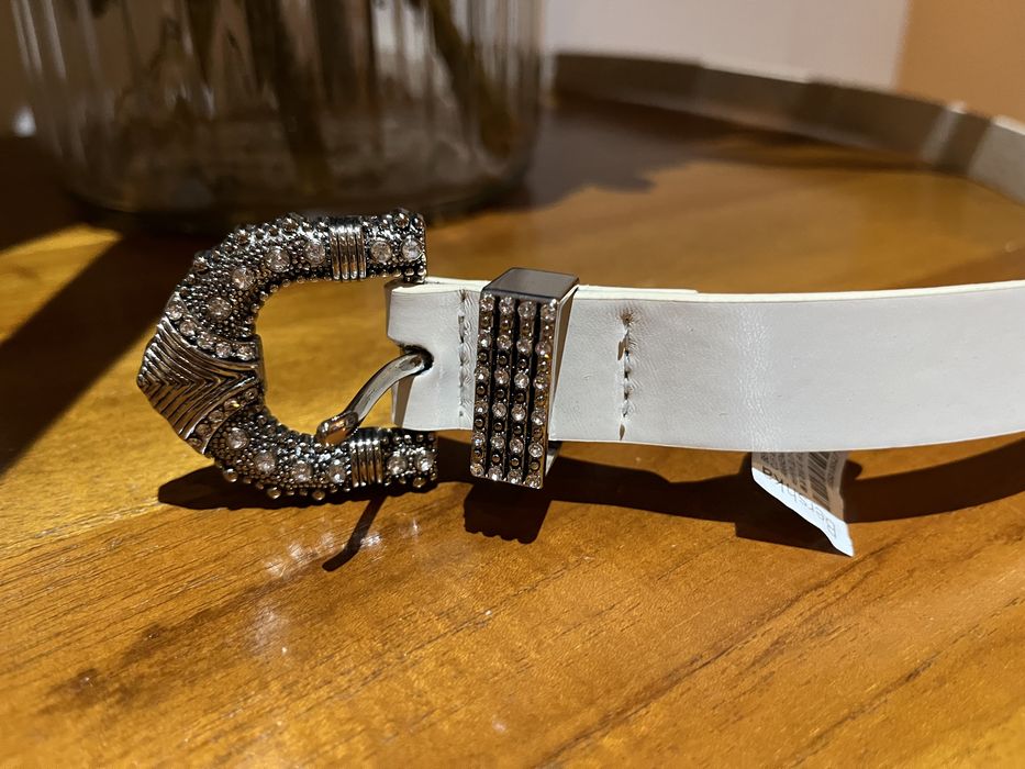 Cinto branco brilhantes