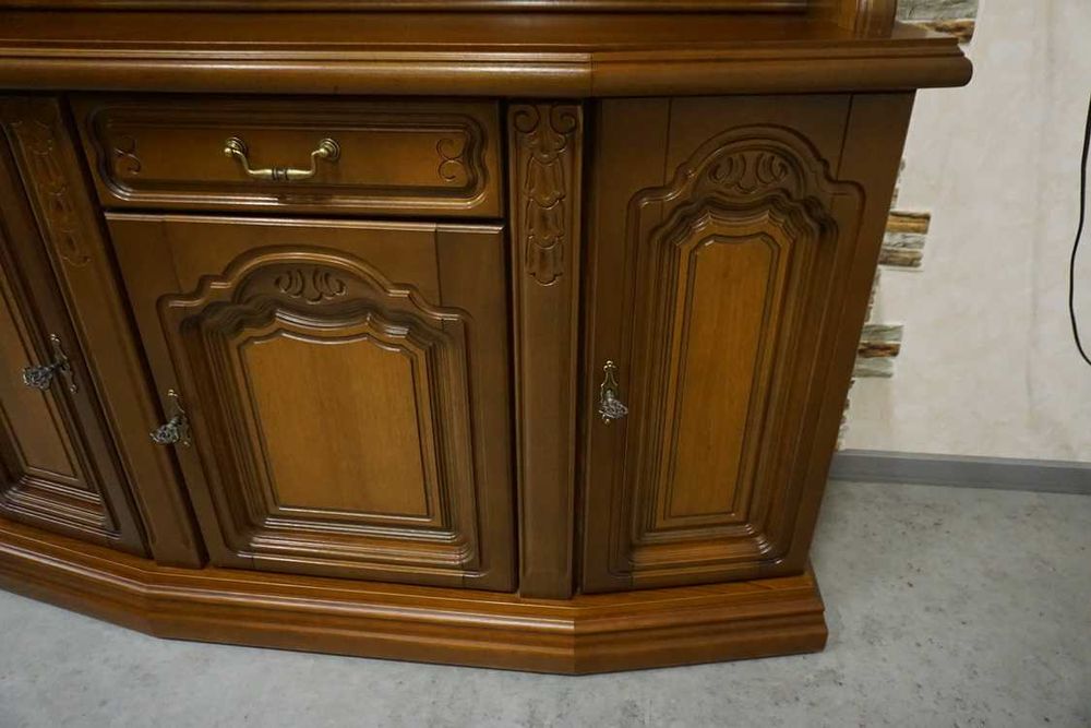 Kredens , Witryna z komodą podświetlana orzechowa szer 130 cm (p-1131)