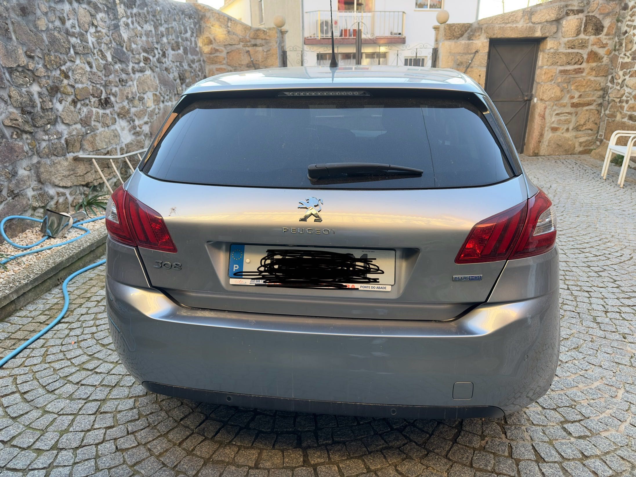 Peugeot 308 cinzento