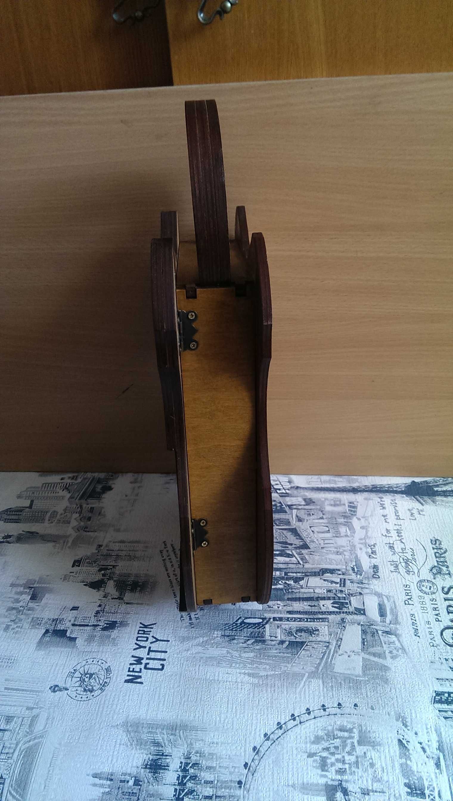 Ключница для ключей настенная деревянная (в виде Замка) декор