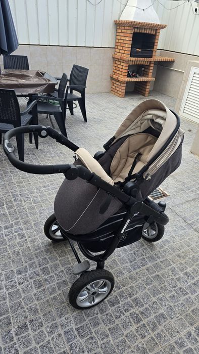 Carrinho de bebé 3 em 1 (carro, alcofa e cadeira auto)