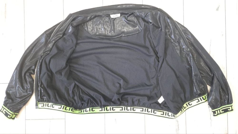 Бомбер фірми "jiji!"