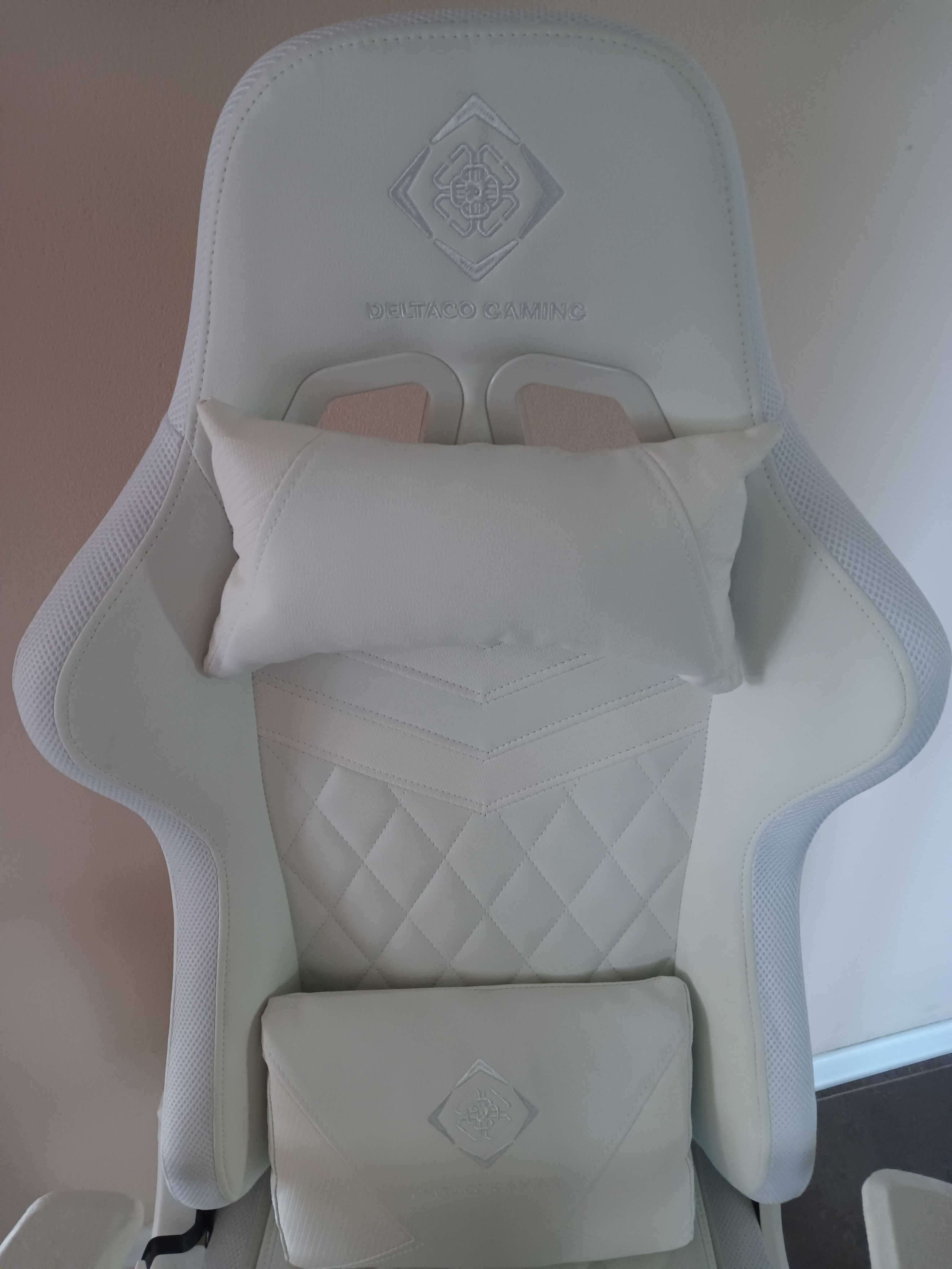 Białe krzesło gamingowe Deltaco WCH90