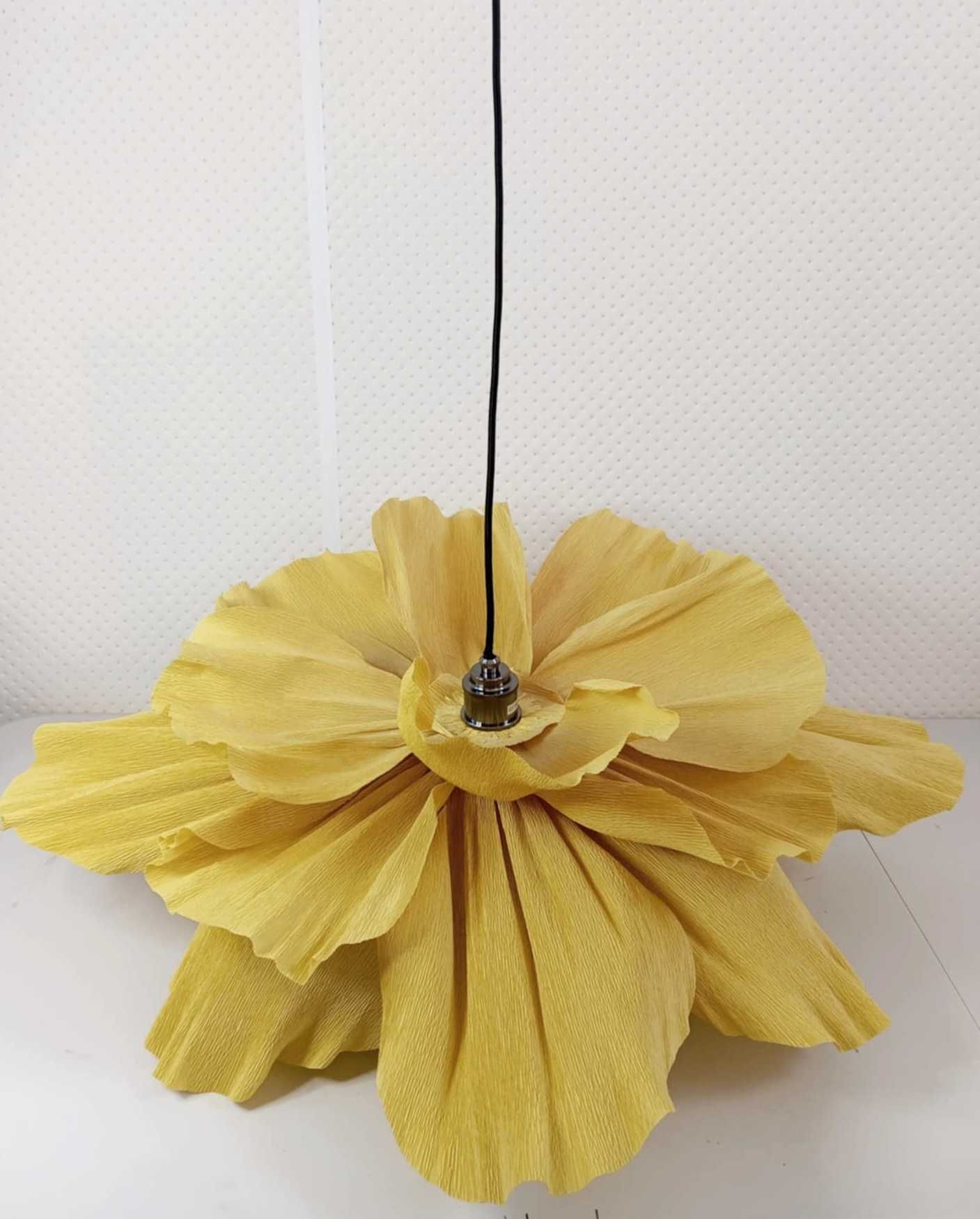 Lampa dekoracyjna z krepiny