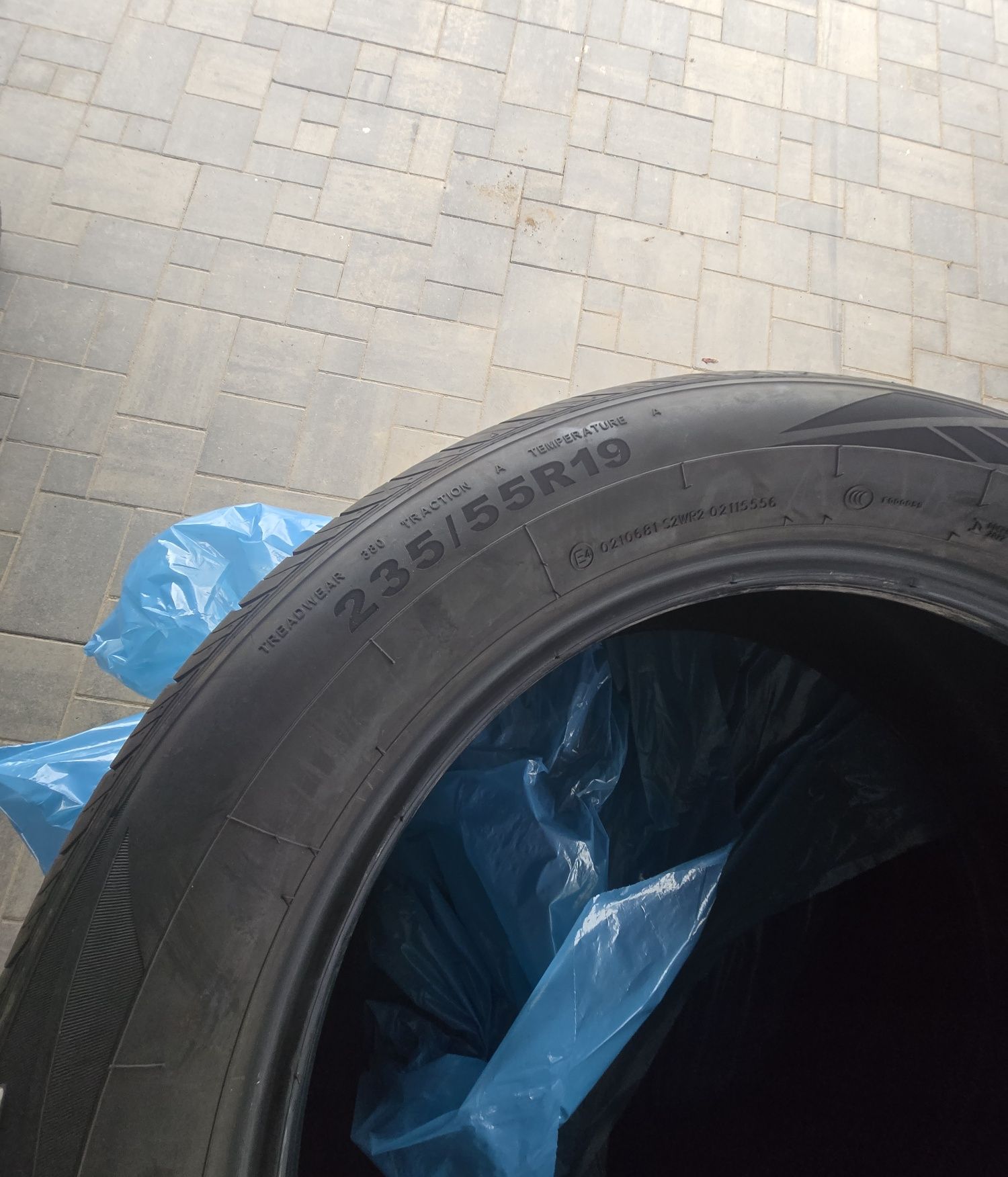 Sprzedam opony 235x55x19 nowe