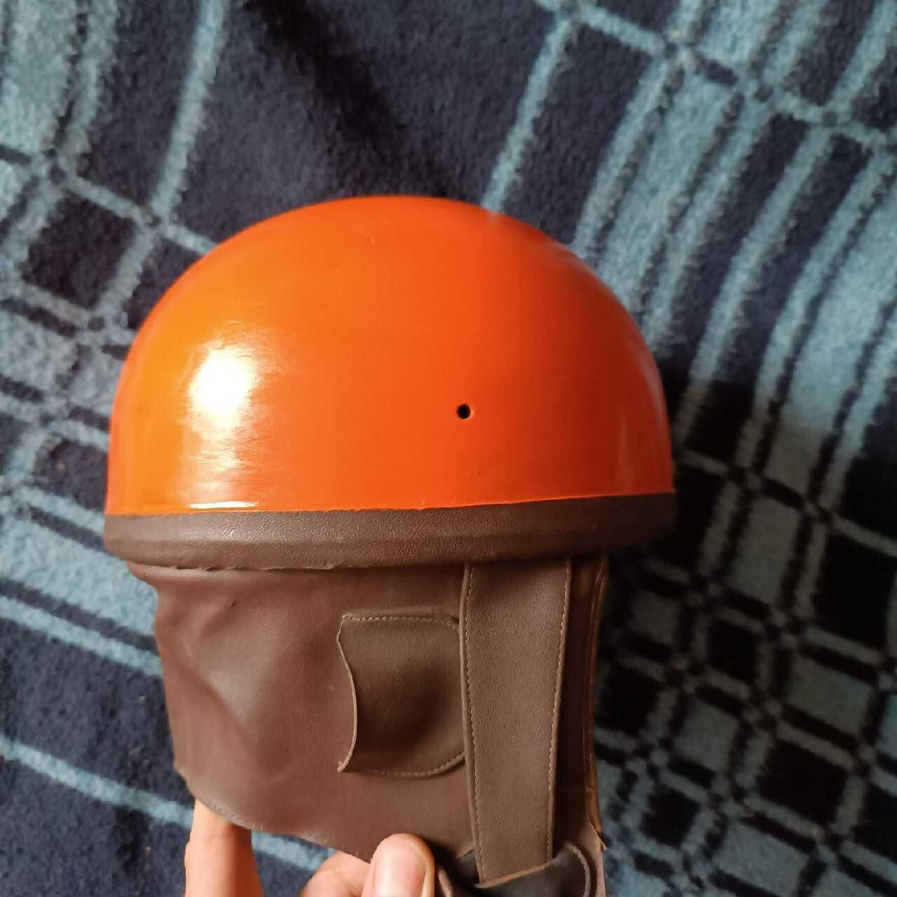 Kask Orzeszek z epoki PRL-u