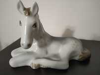 Figurka z porcelany leżący ŹREBAK konik PORCELANA z Połonne lata 70