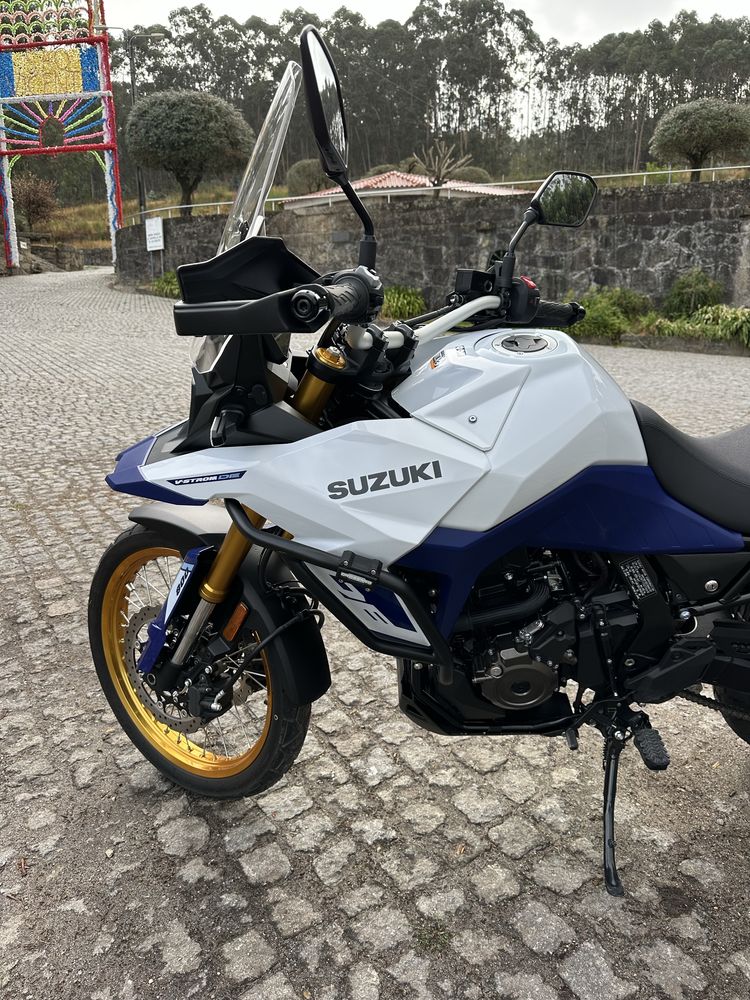Suzuki V-Storm 800 como nova