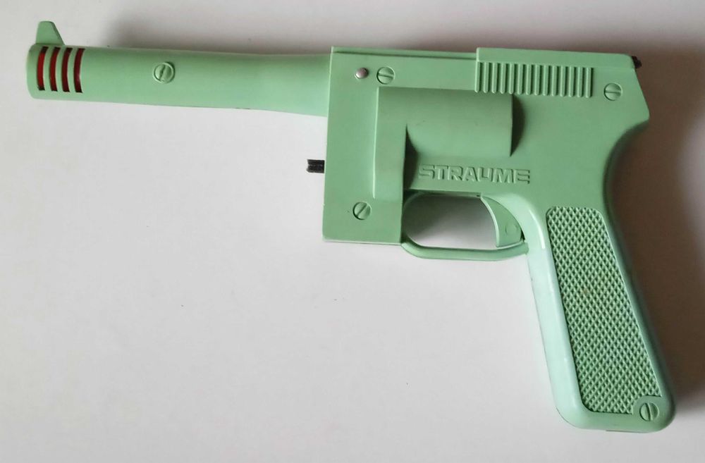 Игрушка пистолет револьвер СССР 1980-е годы