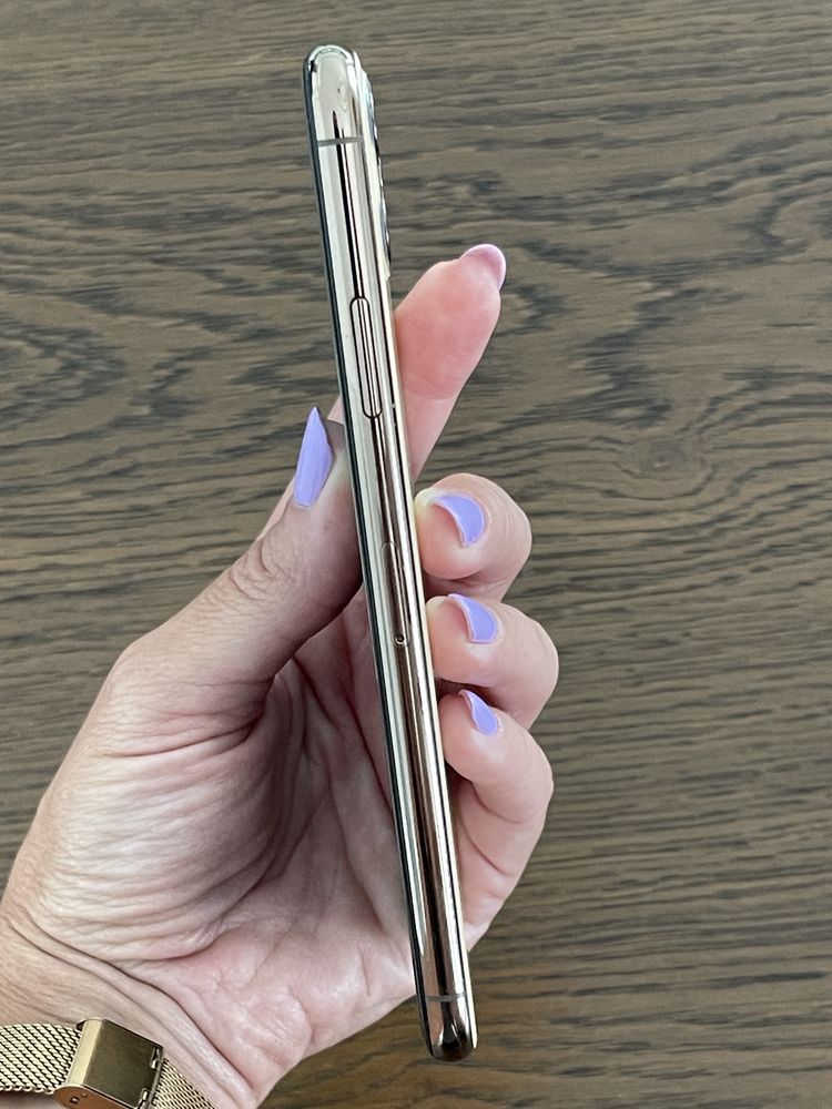 iPhone 11 Pro Max 256 Gb Dourado + 13 Capas como NOVO
