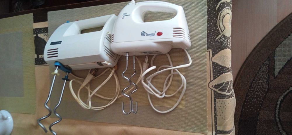 Miksery elektryczne do ciasta.