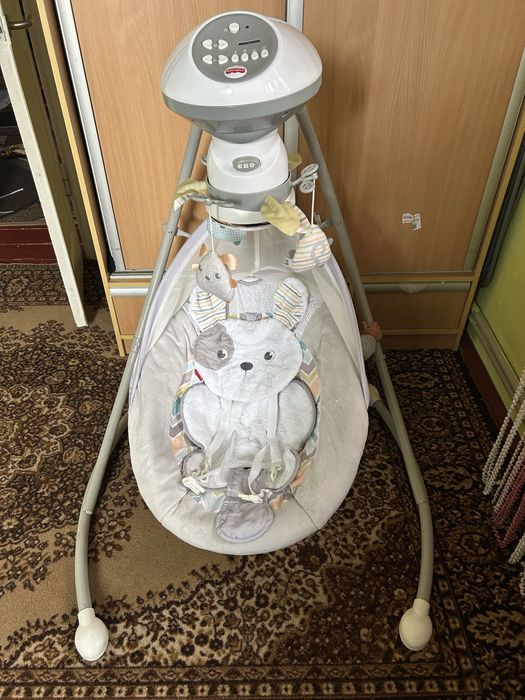 Гойдалка, заколисуючий центр fisher price