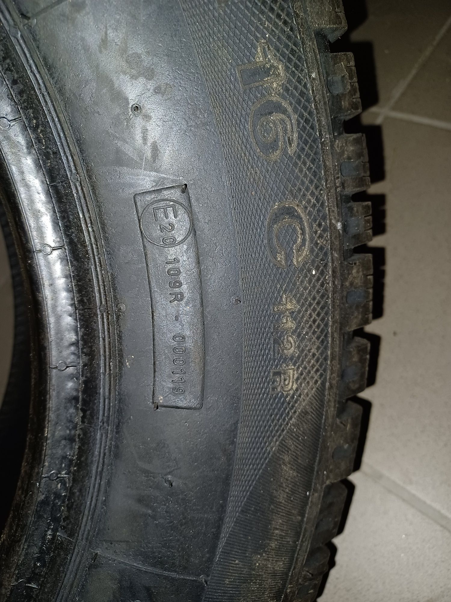 Opony zimowe pneuman 225/65 r16 2 szt.