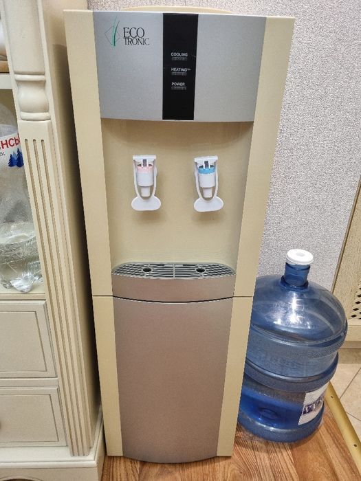 Кулер для воды напольный