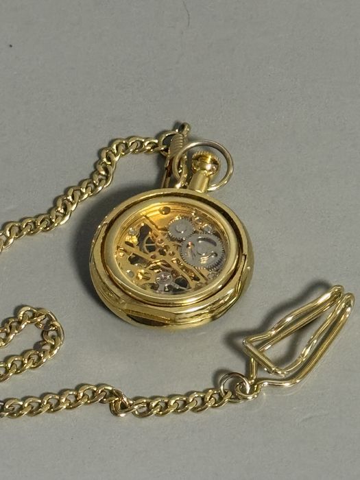 Механічний, кишеньковий годинник.