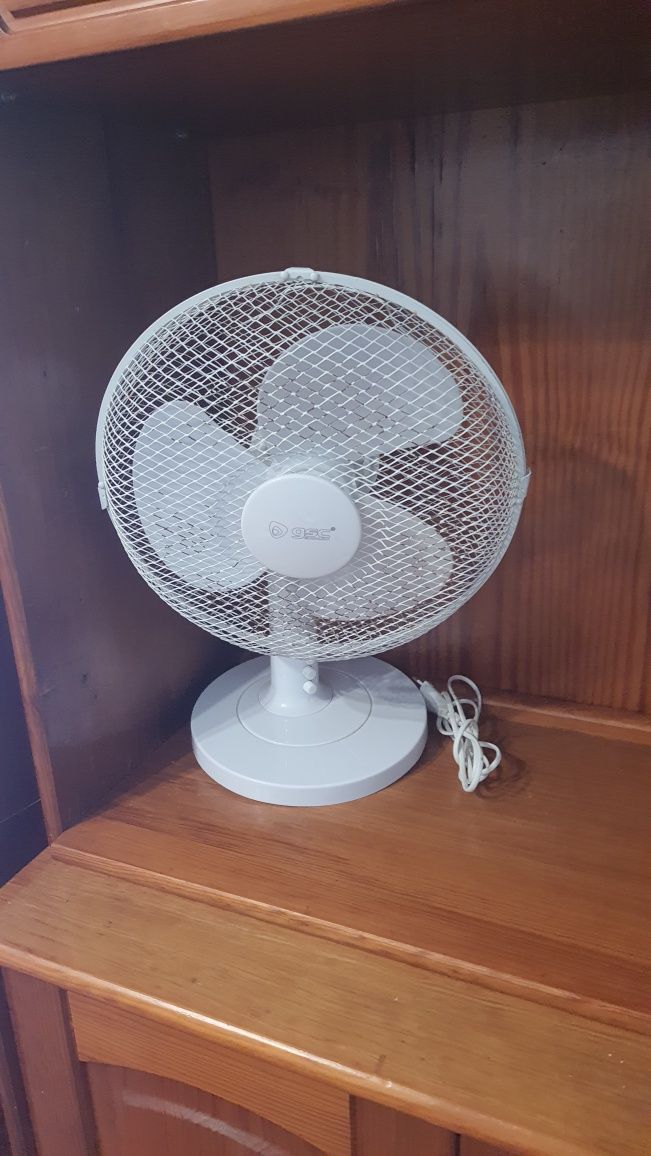 Ventoinha de Mesa GSC – 3 Pás, Compacto e Potente