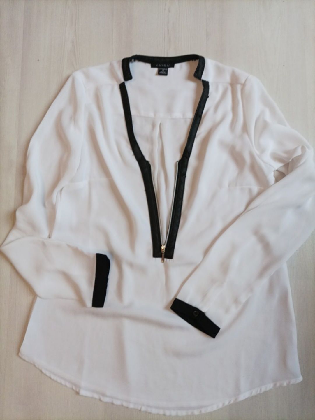 Блуза  атласна біла