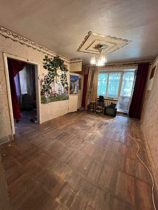 3-кімнатна під ремонт на Алмазному !!!