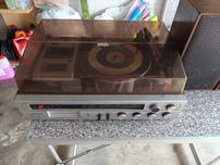 Vendo gira discos com radio, cassete e cartuchos