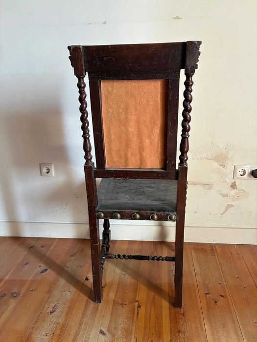 Conjunto Torcidos e Tremidos: Armário, Secretária, 2 Cadeiras