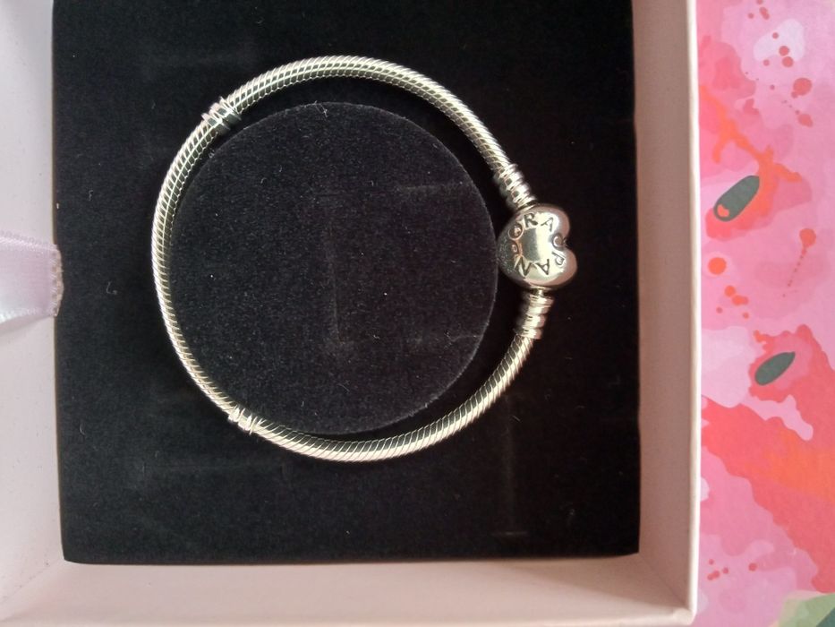 Bransoletka wężykowa Pandora Moments z zapięciem z w kształcie serca