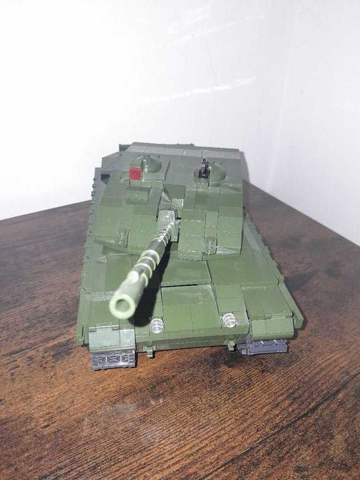 Cobi challenger 2