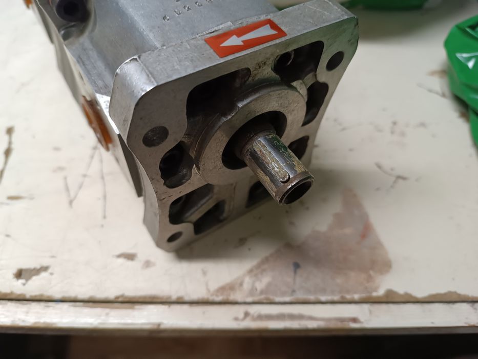 Pompa hydrauliczna podwójna 200 bar,, stan bdb.