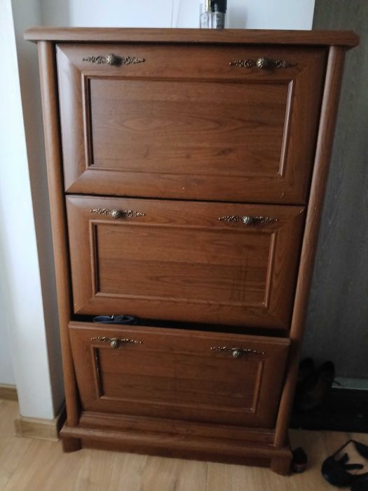 Klasyczna szafka na buty