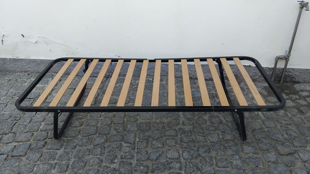 Estrado com pés sommier